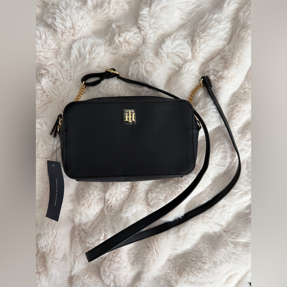 💖Elegant NWT Tommy Hilfiger Black Crossbody Bag with Gold Details